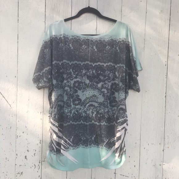 Maurice’s Size 2 Mint green/grey lace print top - Picture 4 of 6
